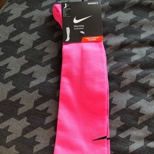 hot pink nike socks